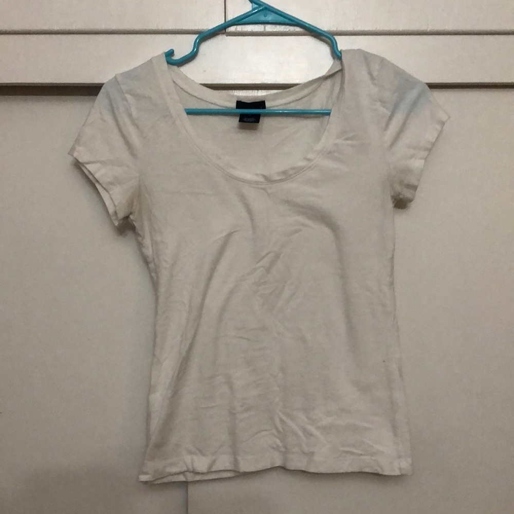 White tee